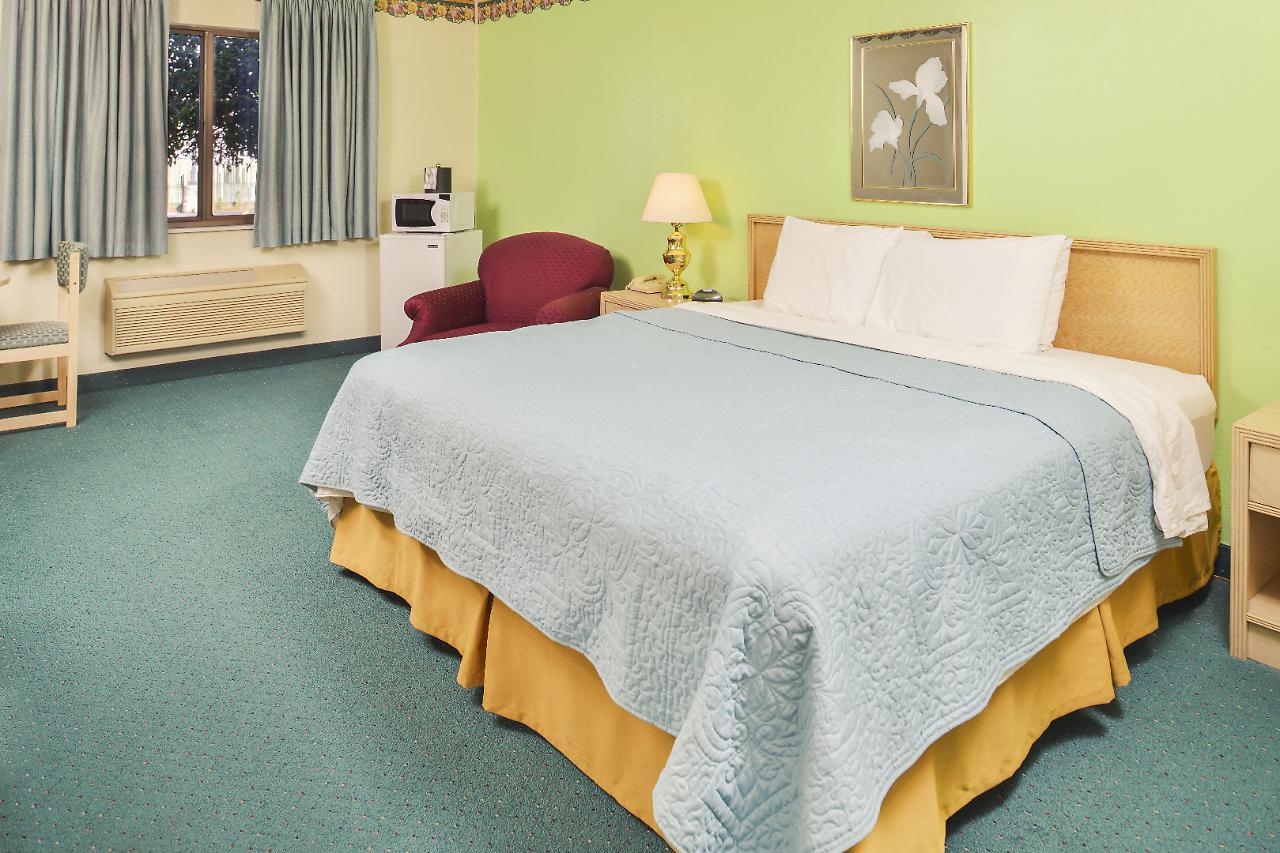 Americas Best Value Inn & Suites - Bluffton Экстерьер фото