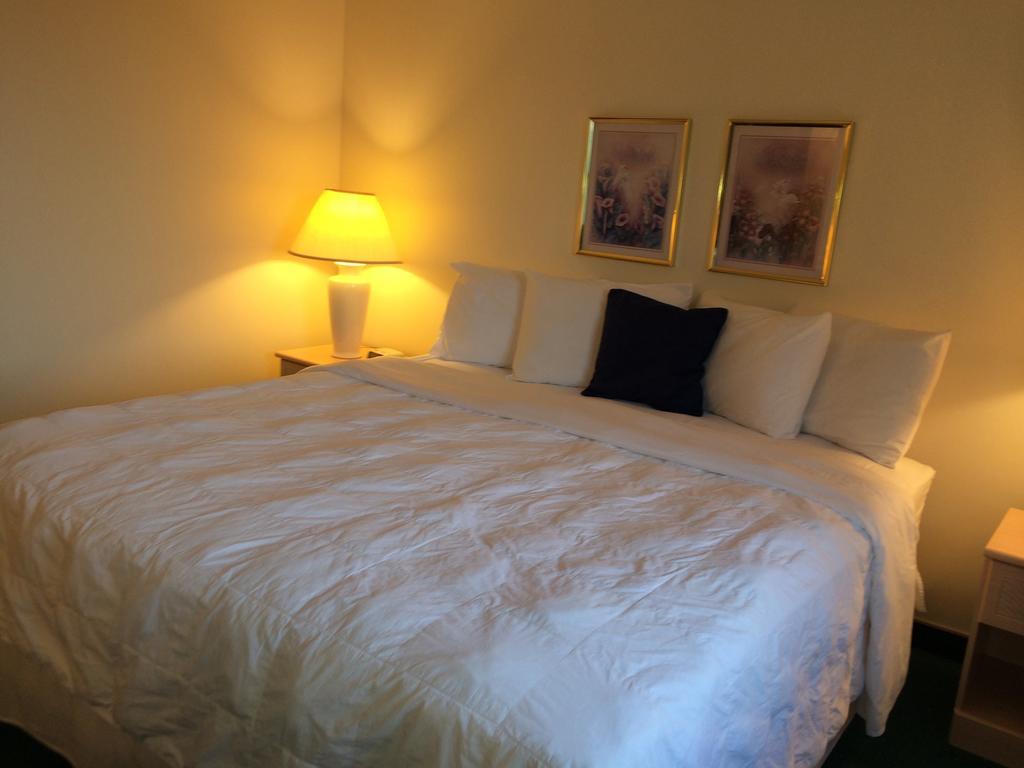 Americas Best Value Inn & Suites - Bluffton Номер фото