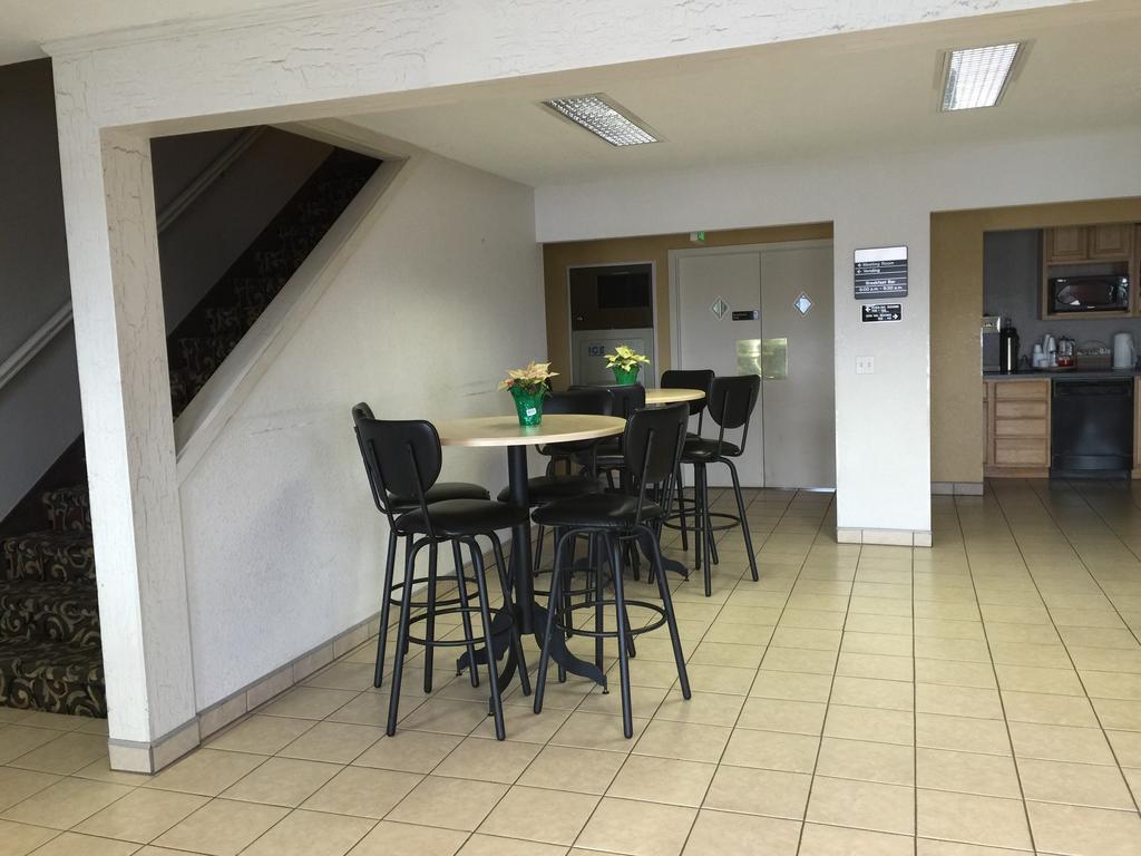 Americas Best Value Inn & Suites - Bluffton Экстерьер фото