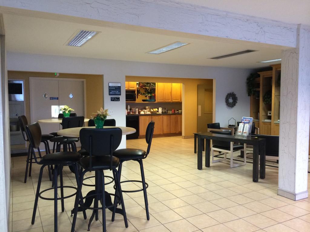Americas Best Value Inn & Suites - Bluffton Экстерьер фото