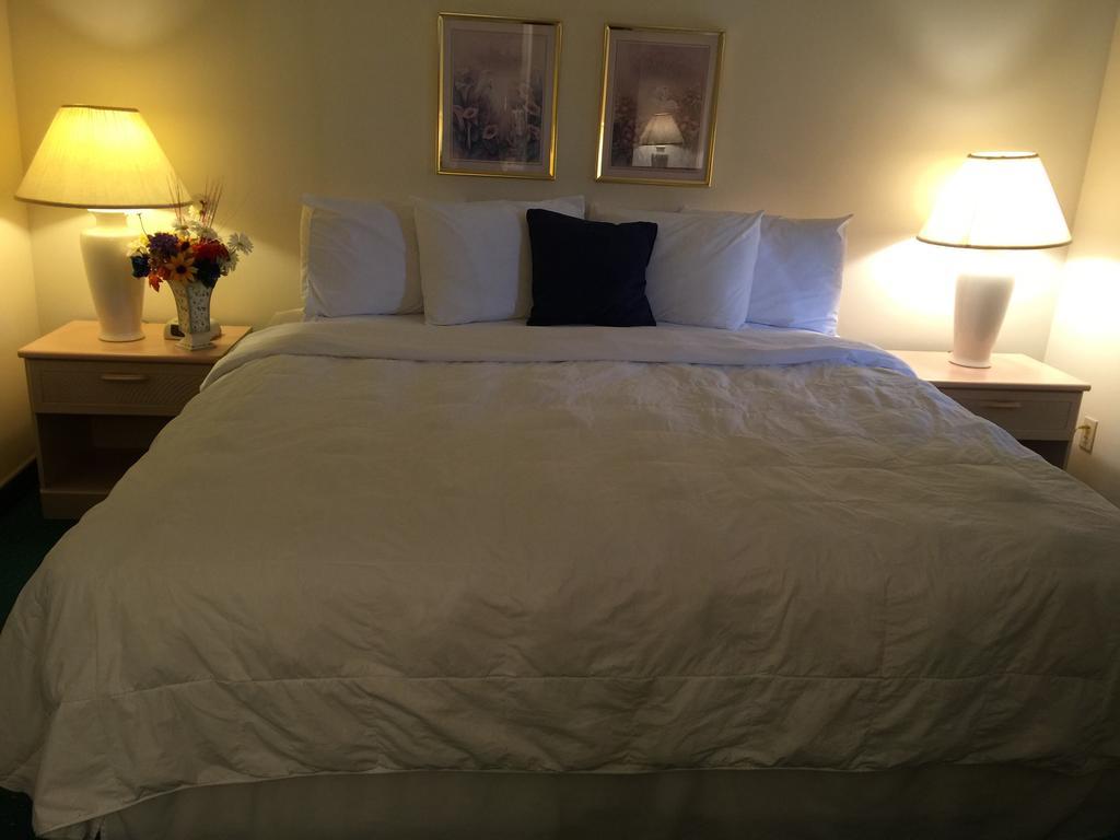 Americas Best Value Inn & Suites - Bluffton Экстерьер фото