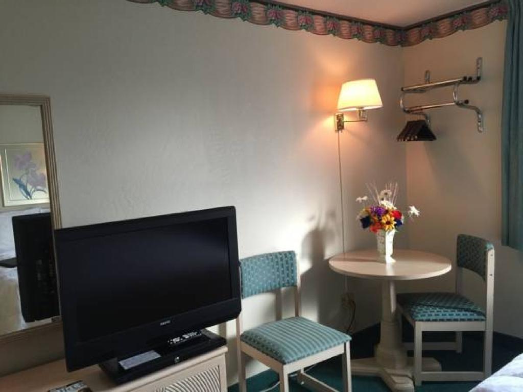 Americas Best Value Inn & Suites - Bluffton Экстерьер фото