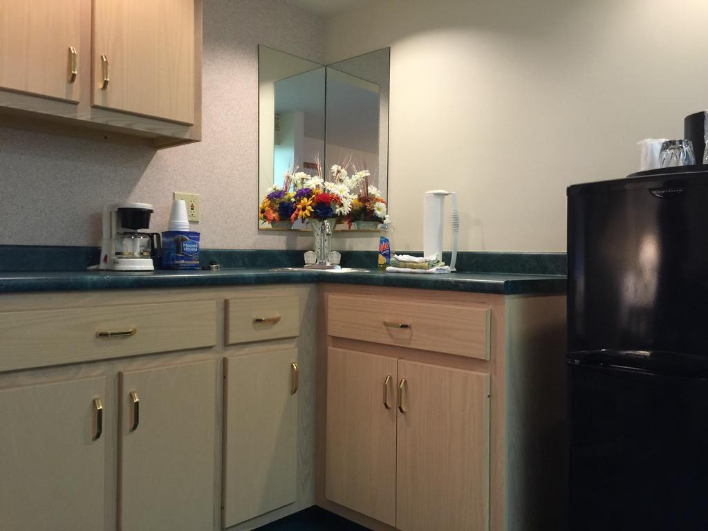 Americas Best Value Inn & Suites - Bluffton Номер фото