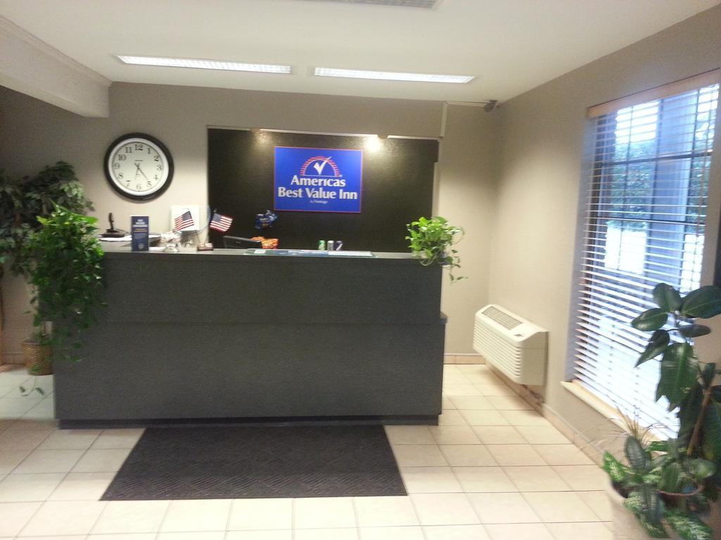 Americas Best Value Inn & Suites - Bluffton Экстерьер фото
