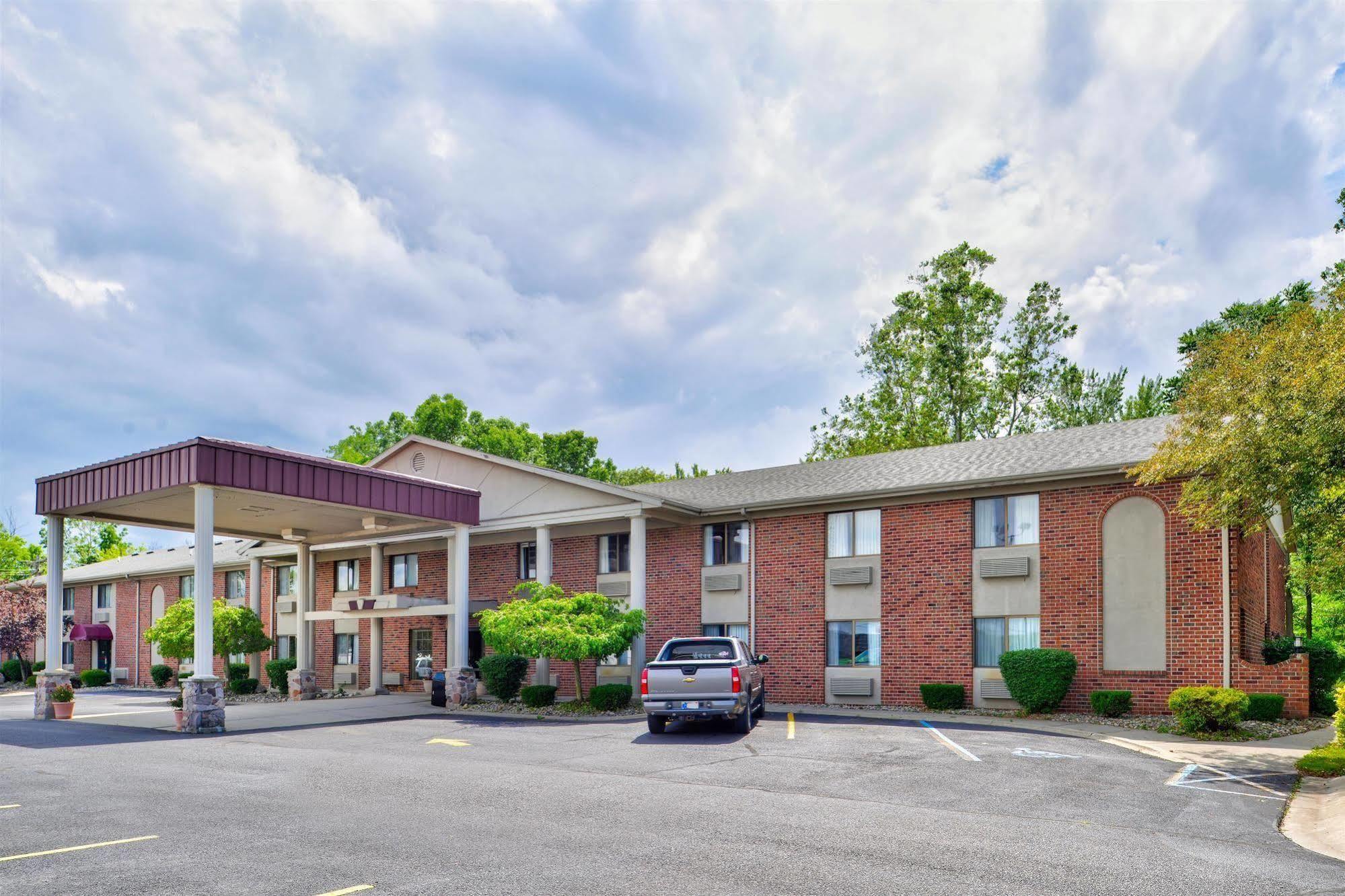 Americas Best Value Inn & Suites - Bluffton Экстерьер фото