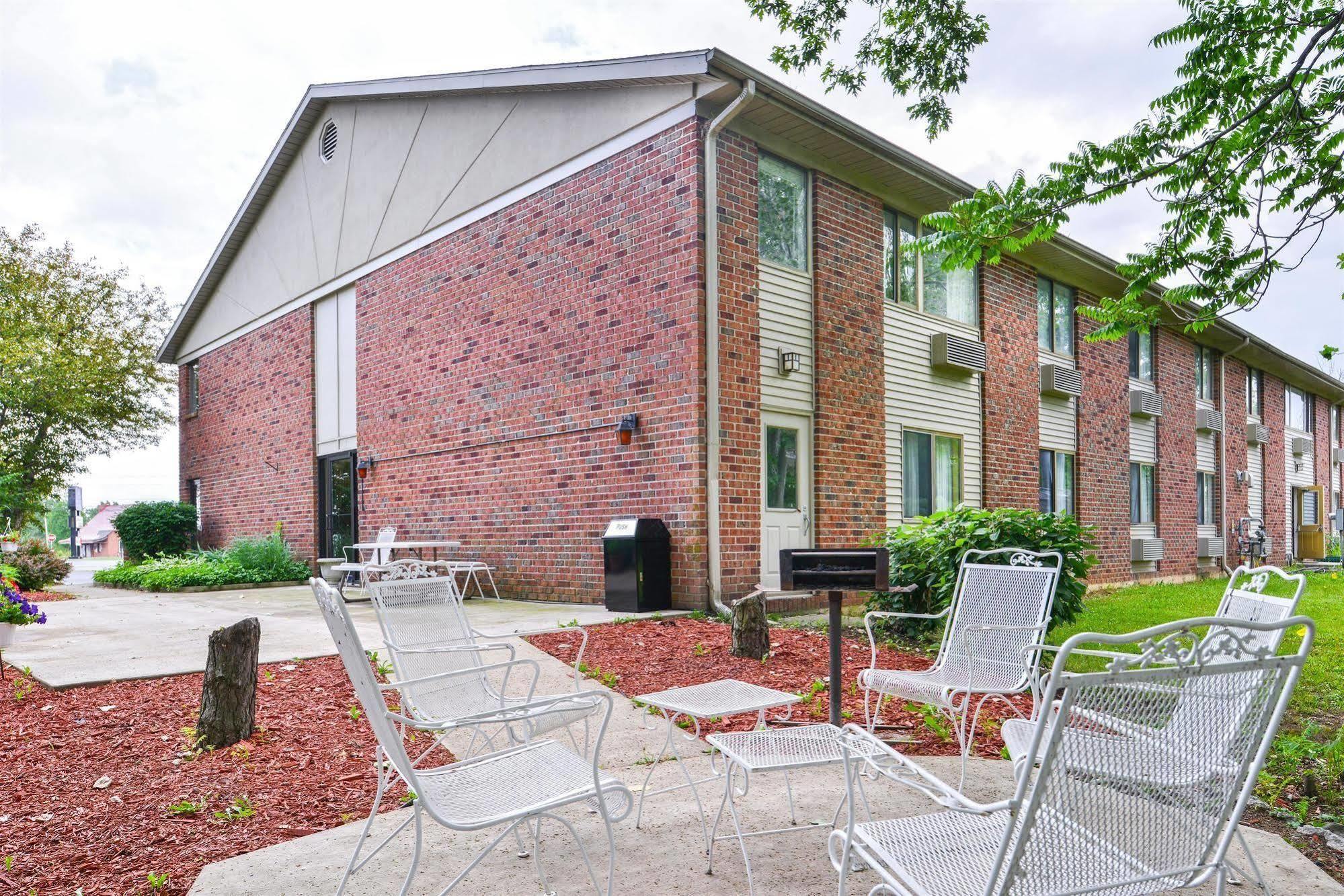 Americas Best Value Inn & Suites - Bluffton Экстерьер фото