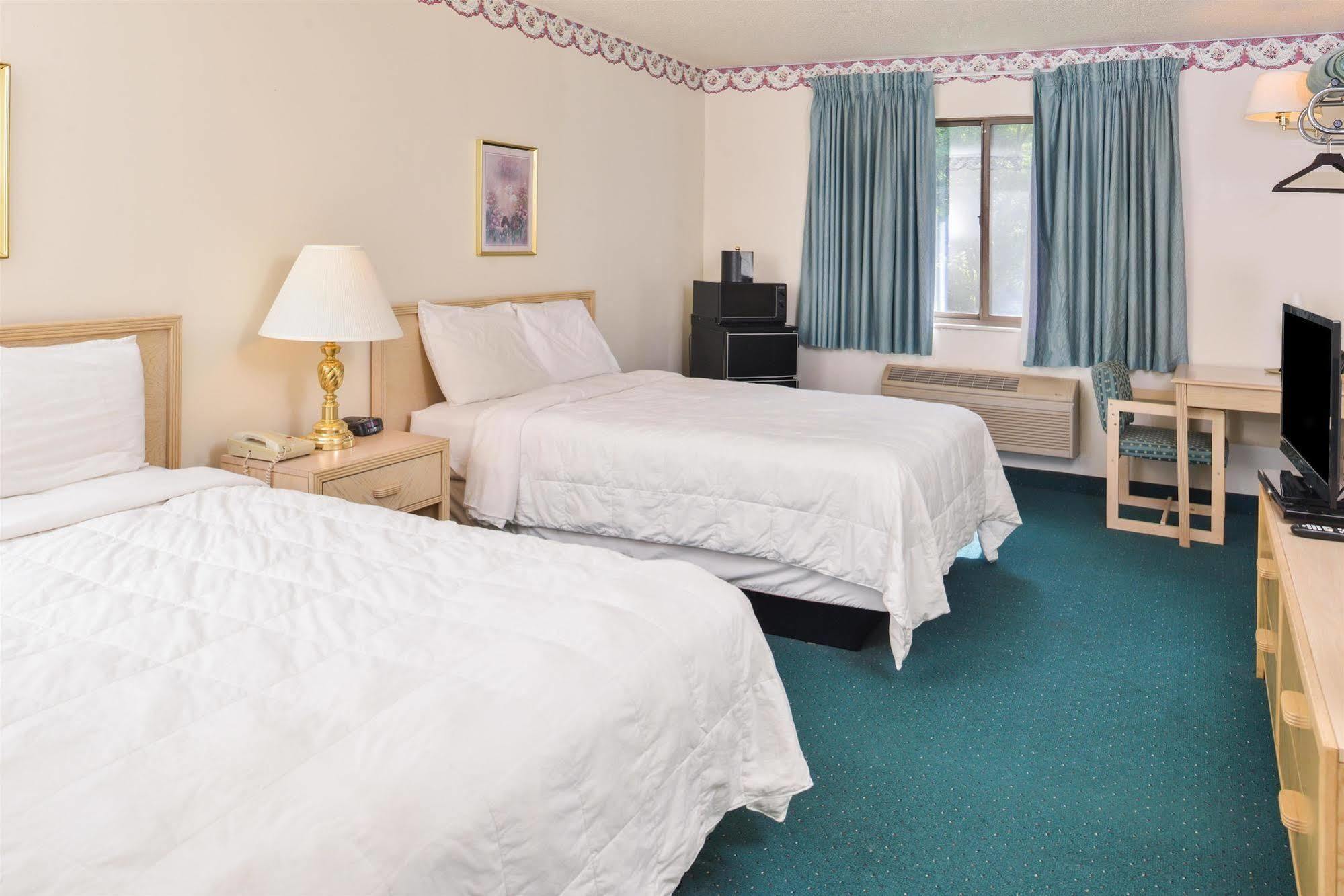 Americas Best Value Inn & Suites - Bluffton Экстерьер фото