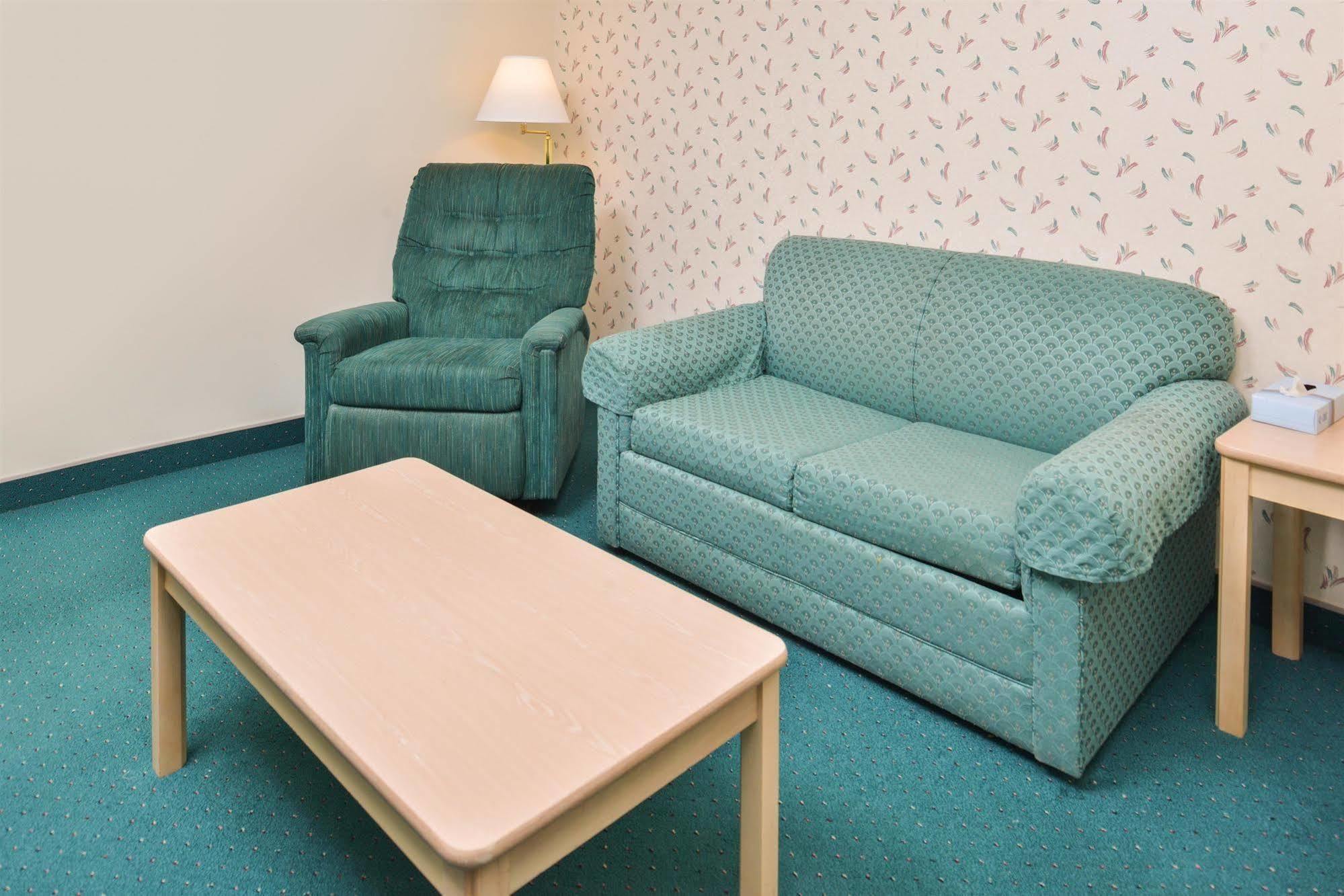 Americas Best Value Inn & Suites - Bluffton Экстерьер фото